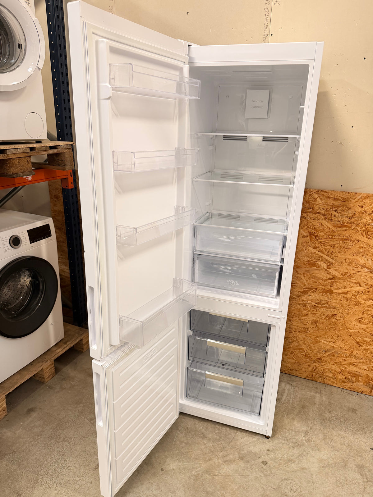 Electrolux køle/fryseskab LNB3AF26W0 - D20175