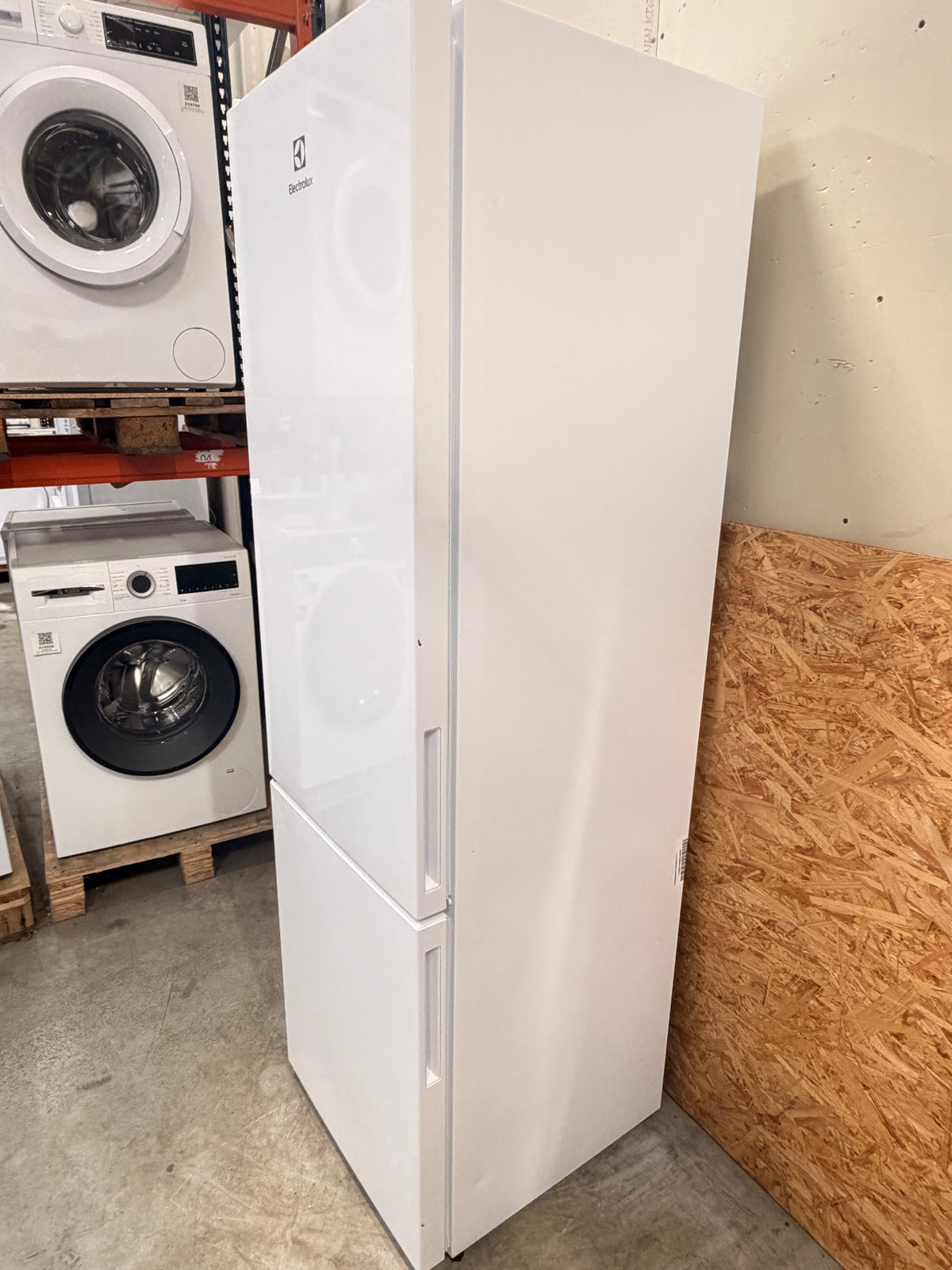 Electrolux køle/fryseskab LNB3AF26W0 - D20175