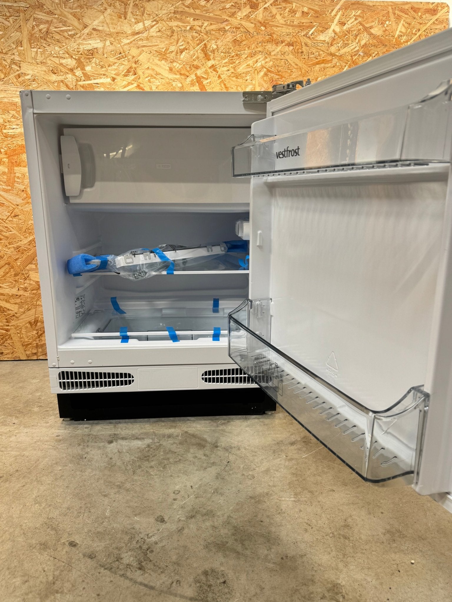 Vestfrost kompakt intgreret køle/fryseskab VIUCF2082 - D18749 - Recirk - D18749